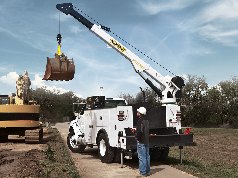 PAL Pro 72 Mechanics Truck with PSC 10829 Service Crane PAL Pro 72 Mechanics Truck with PSC 10829 Service Crane