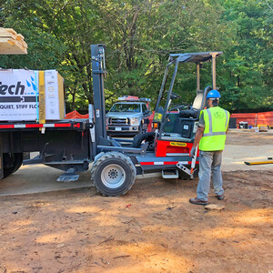 Dismounting of Mounted Truck-Mounted Forklift
