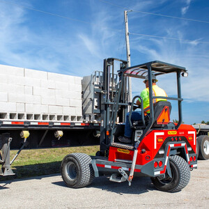 Unloading Concrete Blocks Truck-Mounted Forklift