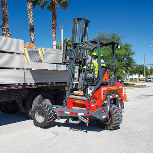 Unloading Truck-Mounted Forklift