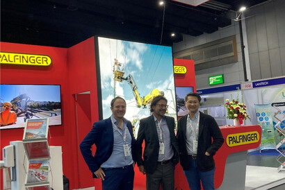 f.l.t.r. Manuel Mantovan (Area Sales Manager Railway, Palfinger EMEA), Christian Prantl (Head of Product Division railway), Jun jie Teo (Manager, Sales and Product, Palfinger Asia Pacific) | © PALFINGER AG