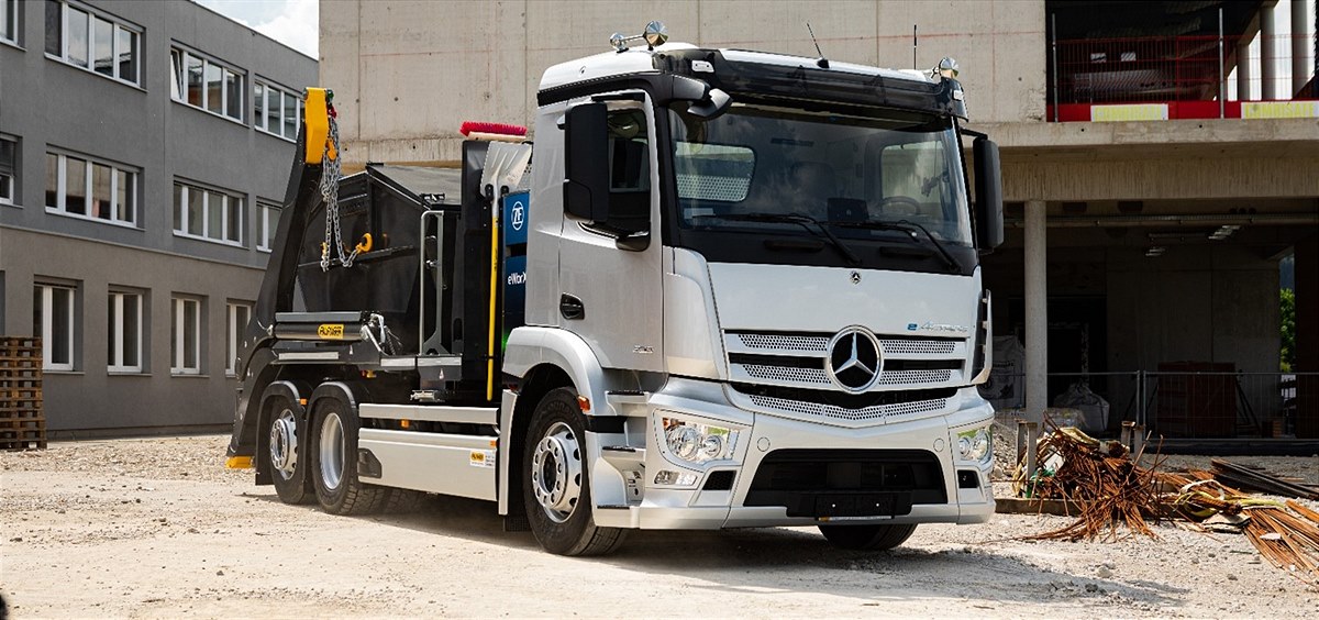 At bauma 2022, PALFINGER will present innovations that feature all the benefits of the latest technologies, electrification and successful development cooperation (Photo shows eWorX).  (2).jpg