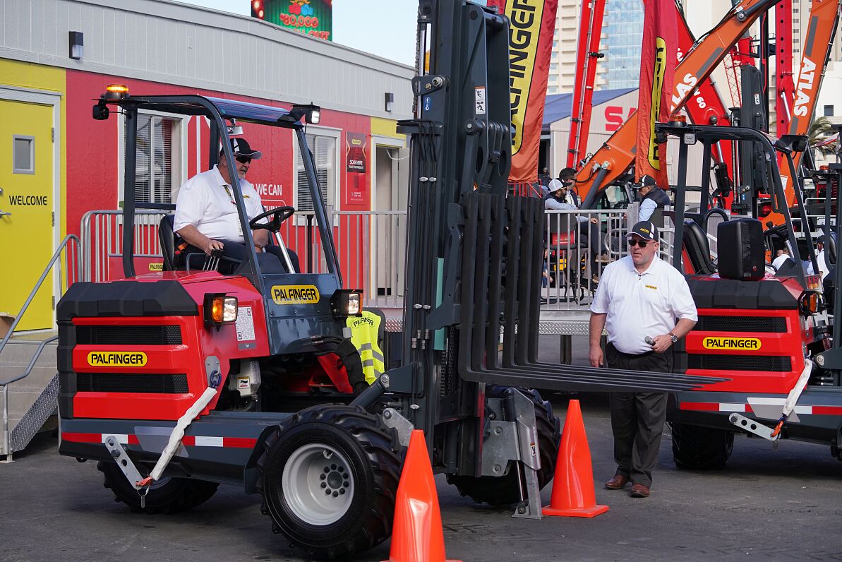 PALFINGER presents innovative lifting solutions, such as the new FHS Series of Truck-Mounted Forklifts, at CONEXPO. .JPG