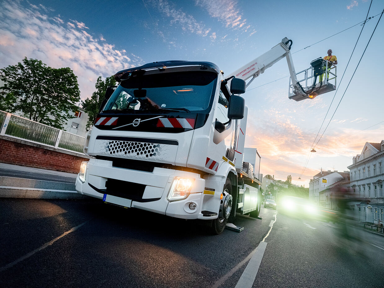 The minimum emissions PK 280 CK eDRIVE access platform from PALFINGER received the Product of the Year award in the category Vehicle_Trailer-Mounted at the International Awards for Powered Access 2024 (IAPA.jpg