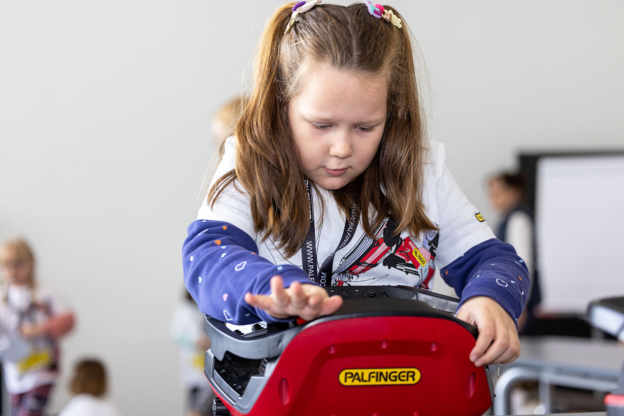 Mit MINT-Initiativen setzt PALFINGER auf frühe Förderung. .jpg