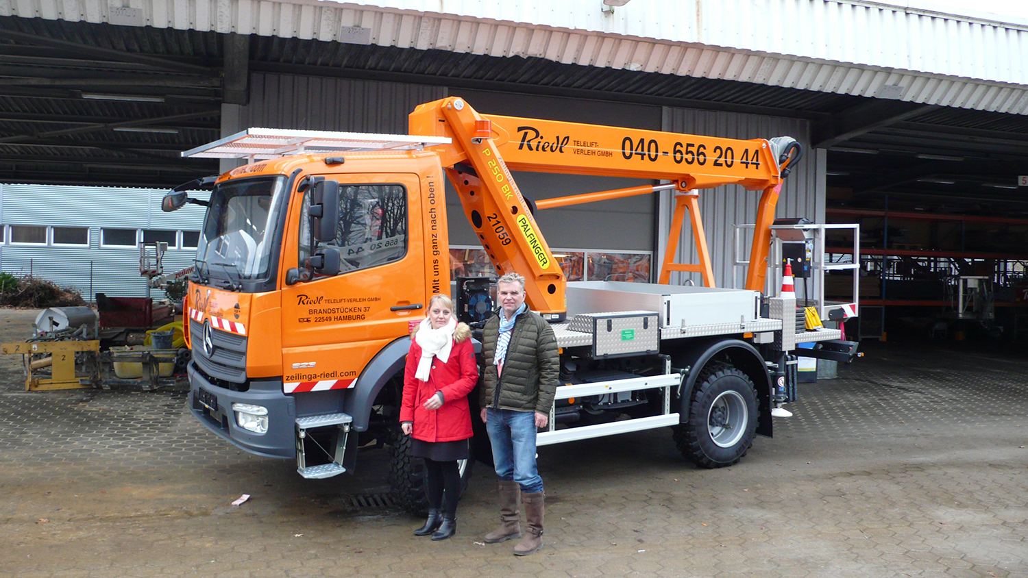 Zeilinga-Schlamp_P 250 BK auf MB 923 AF.JPG