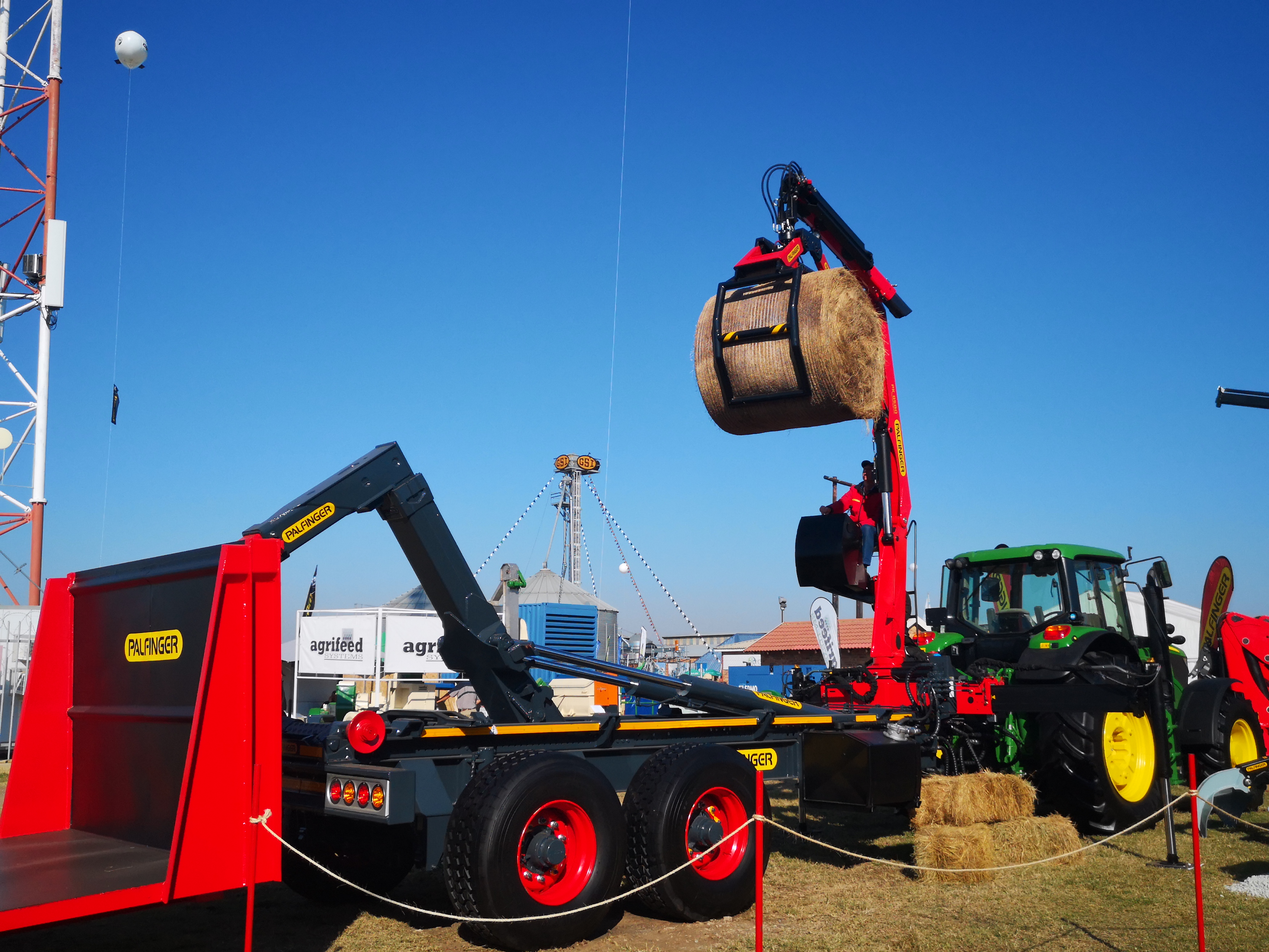 farming-with-palfinger.jpg
