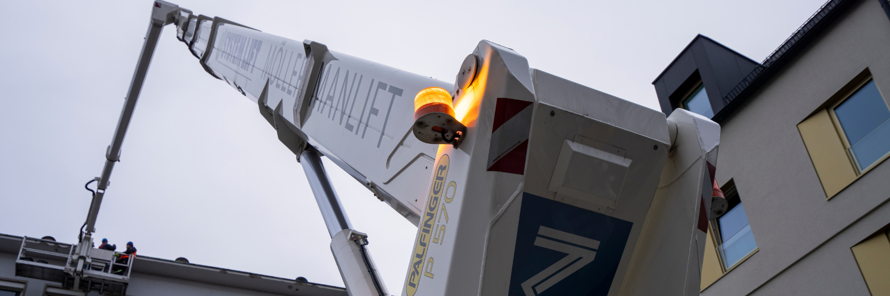 Möller_Header (1).png