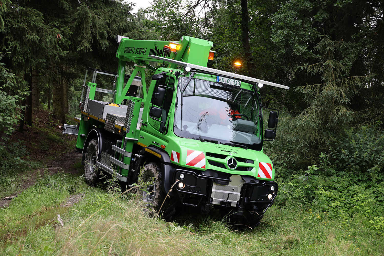 Unimog vorne.JPG