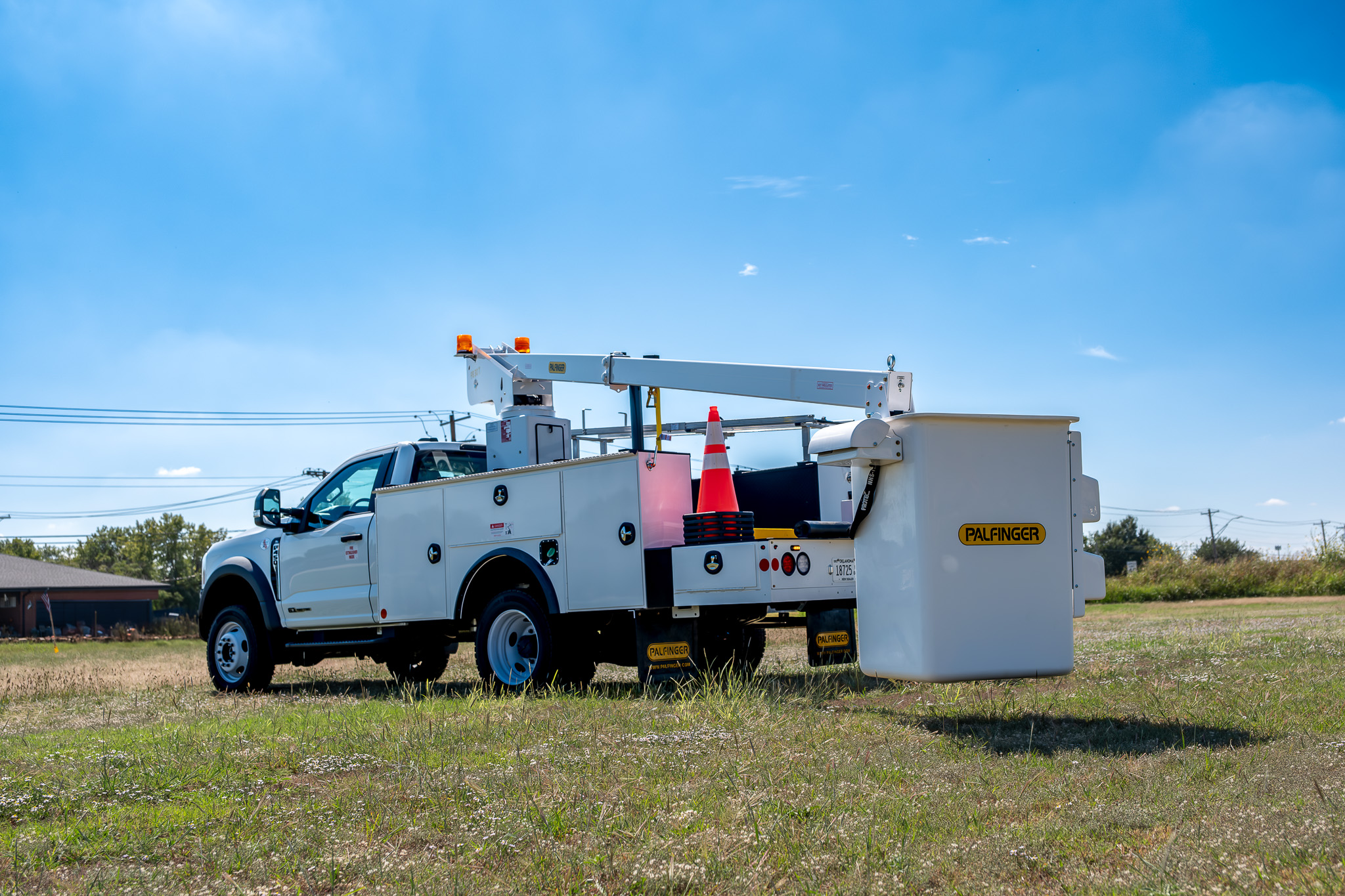 PB 30 T Bucket Truck