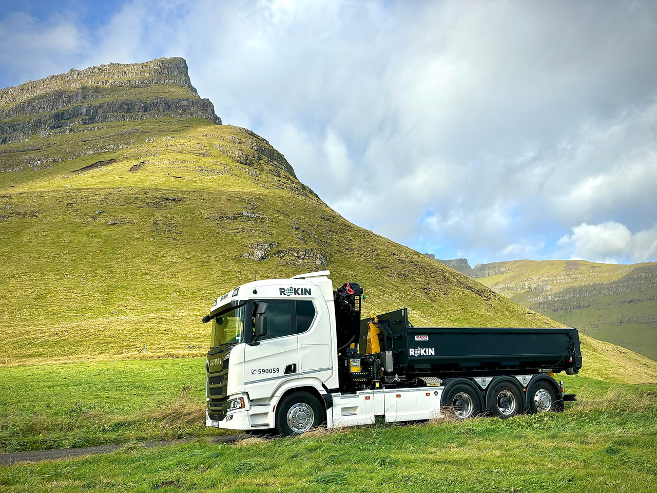 Factory Installation Hookloader