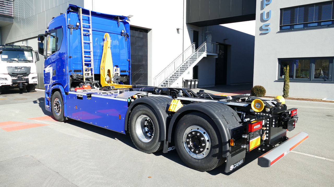 Factory Installation Hookloader