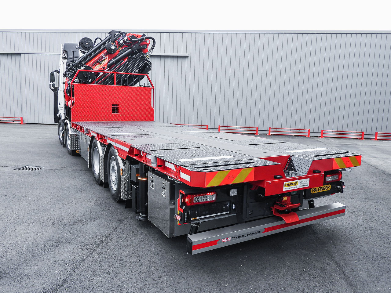 Factory Installation Crane boat transport bodyworks