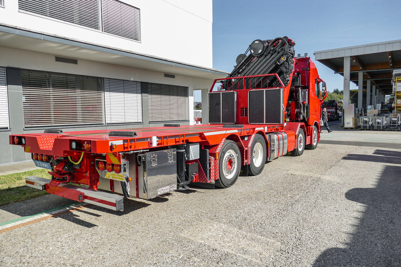 Factory Installation Crane boat transport bodyworks