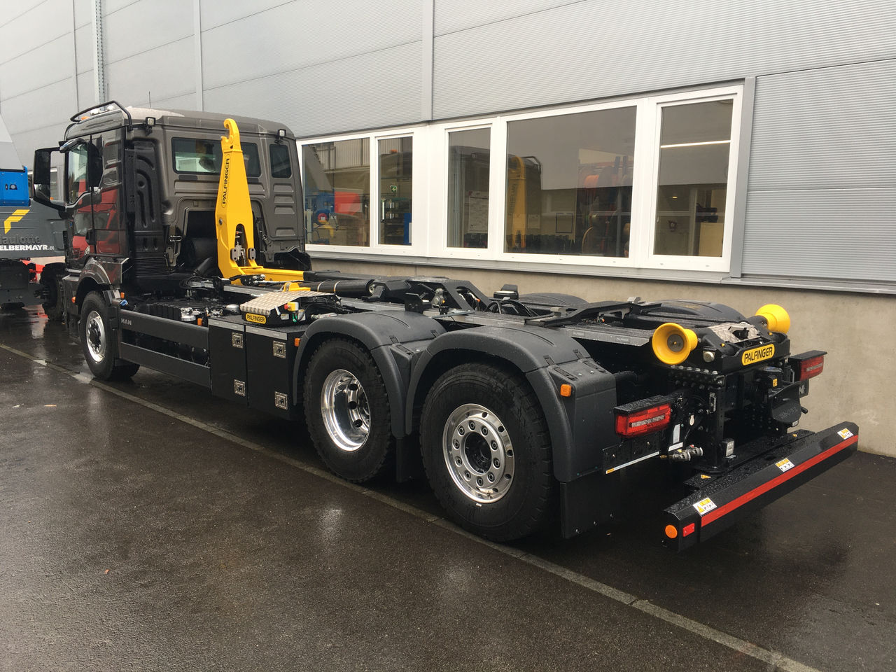 Factory Installation Hookloader