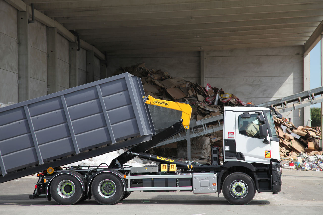 リサイクルセンターにある電源ユニット