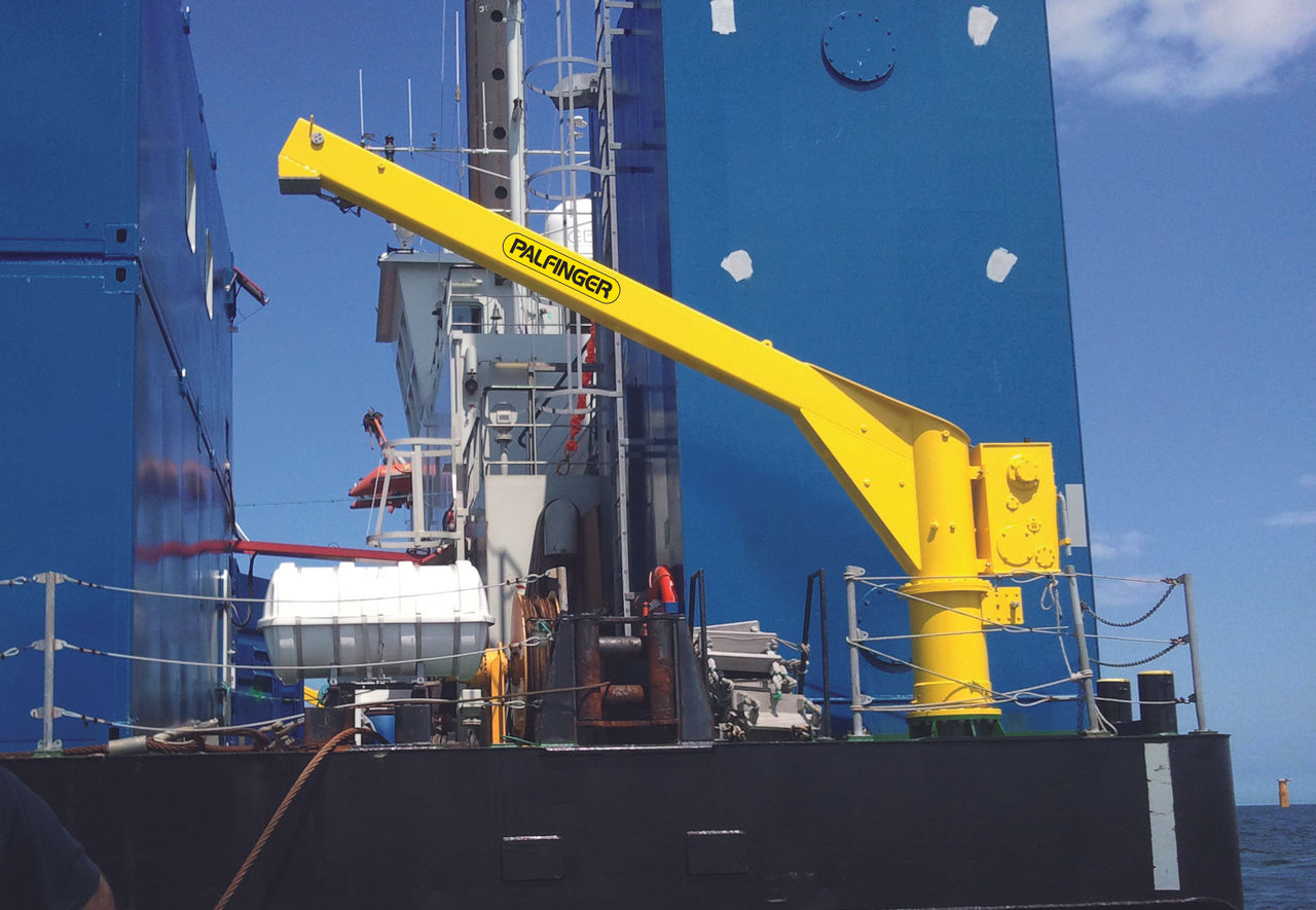 Life raft and rescue boat slewing davit