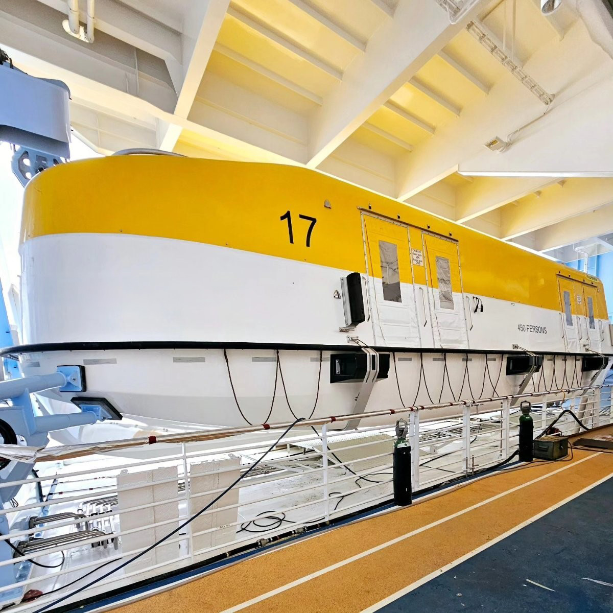 Cruise lifeboat