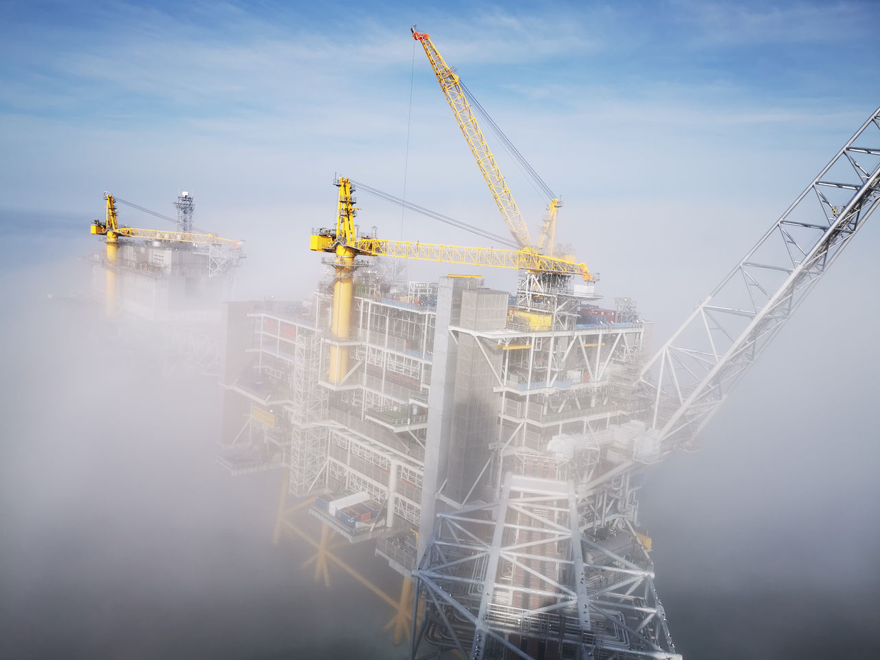 Wire luffing lattice boom crane