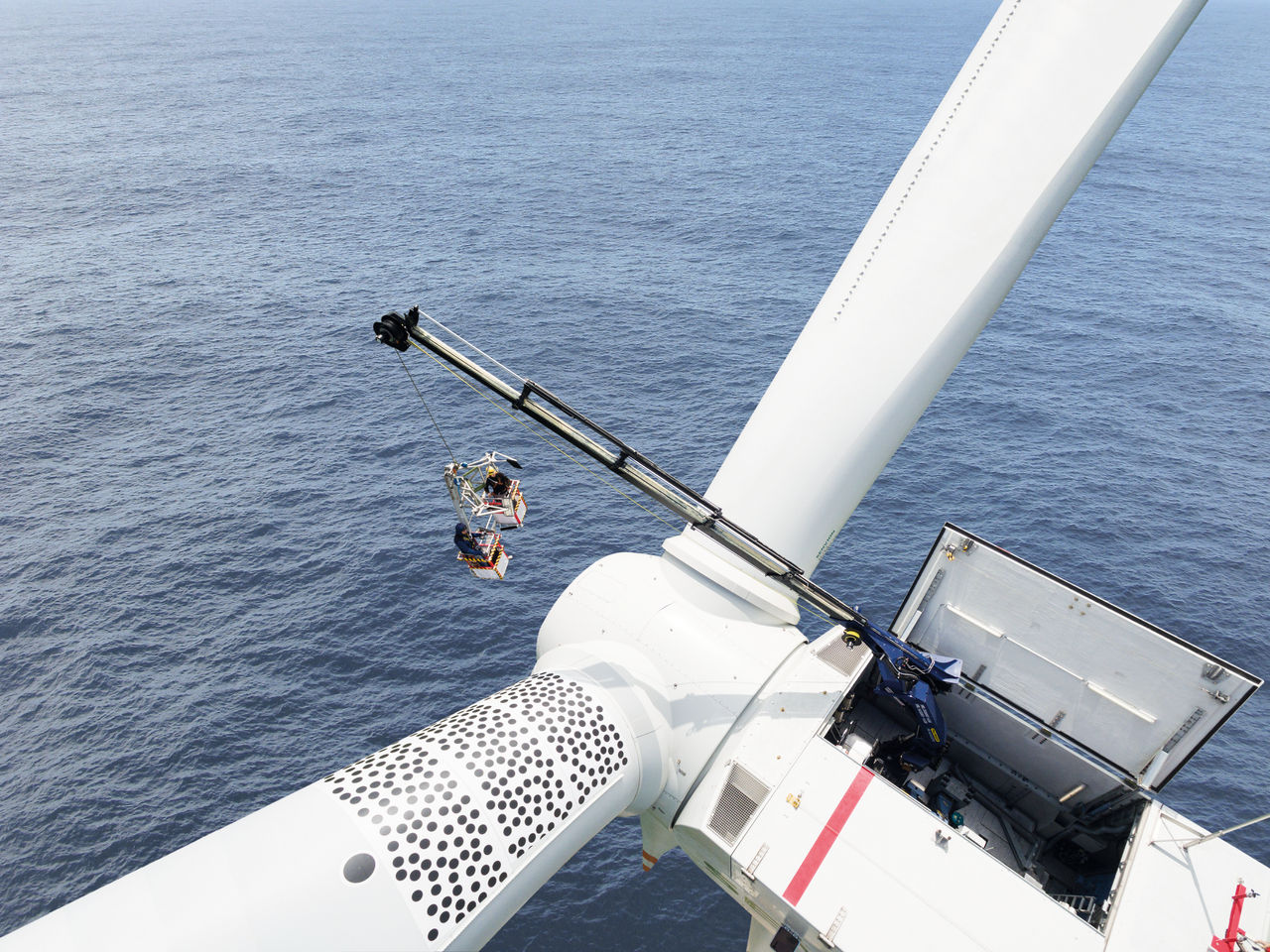 Nacelle crane in operation